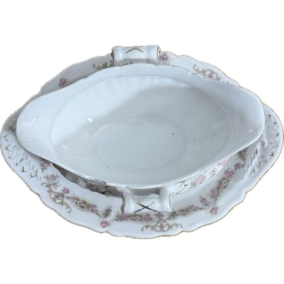 Vintage Vienna Porcelain Gravy Boat with Floral Pattern & Gold Accents - - Picture 4 of 7